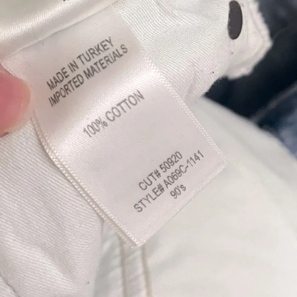 90's Mid Rise Loose Fit in Captured
AGOLDE
Color: Captured Size 32 Quiet Luxury - Picture 5 of 8